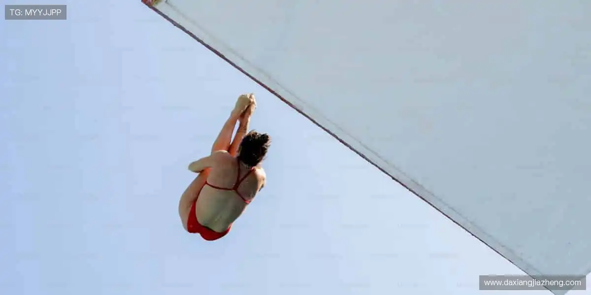 🎧沉浸式体验,声临其境!戴上耳机,仿佛置身比赛现场!